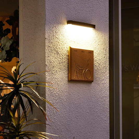 Liner Solar Outdoor Sconce